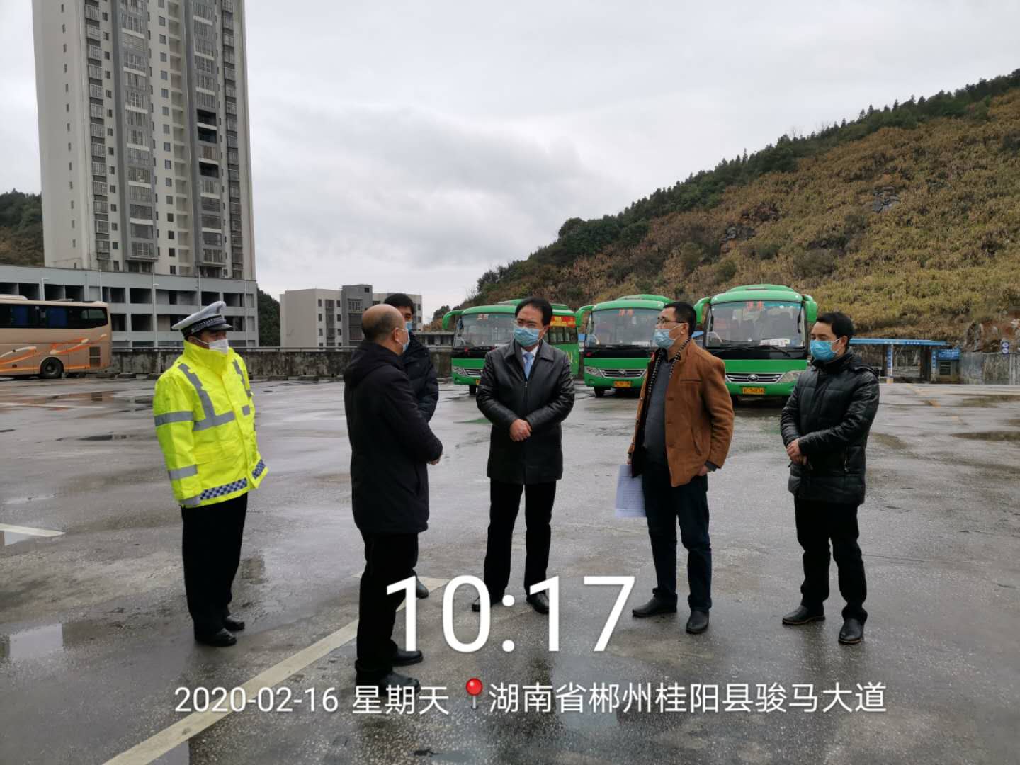 朱陽(yáng)輝一行到桂陽(yáng)駿馬亭汽車站檢查指導(dǎo)疫情防控工作